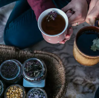 Naberi si čaj praznuje eno leto