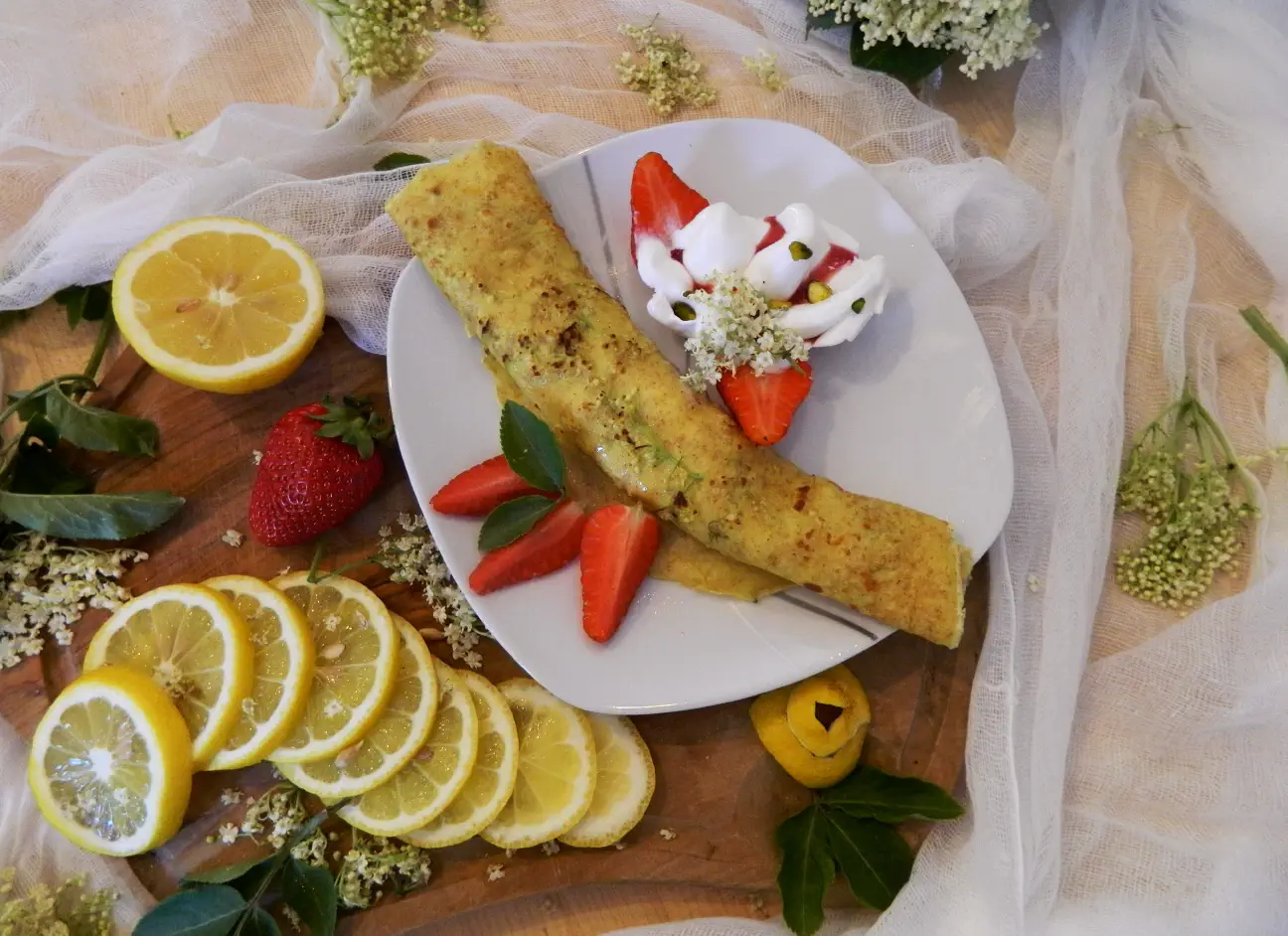 Bezgovim palačinkam se dobro prileže sadna marmelada, kisla smetana, sladoled, sveže sadje.